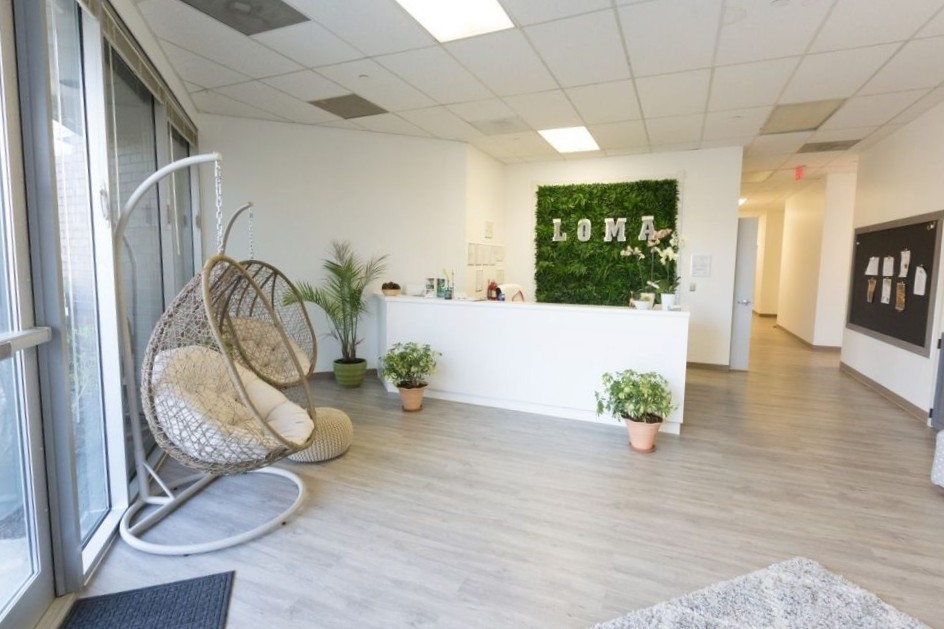 Interior photo straightened.